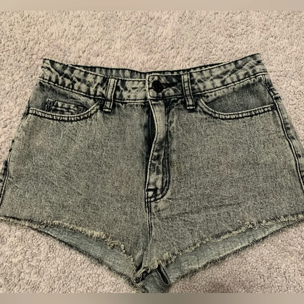 BDG High Rise Dree Cheeky Cutoff Jean Shorts Womens 27 - Picture 1 of 3